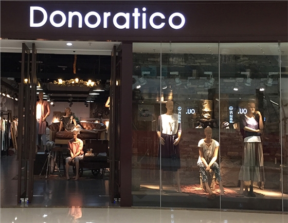 服装展柜