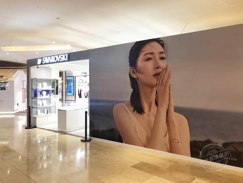 施华洛世奇珠宝展柜