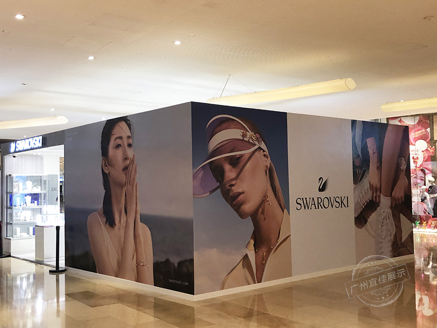 施华洛世奇珠宝展柜