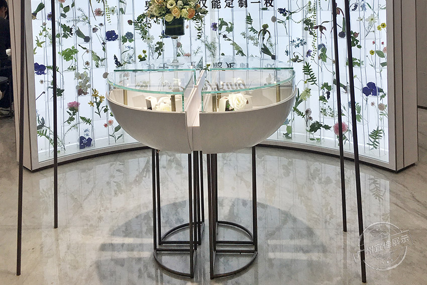 圆形玻璃珠宝展柜