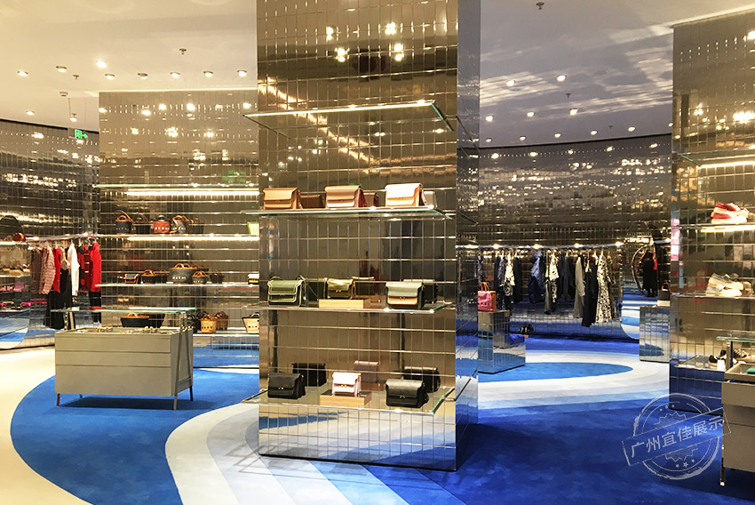 Marni 奢侈品展柜