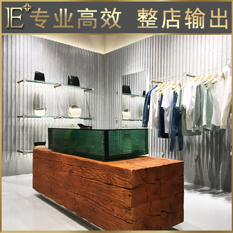 服装店的展示柜