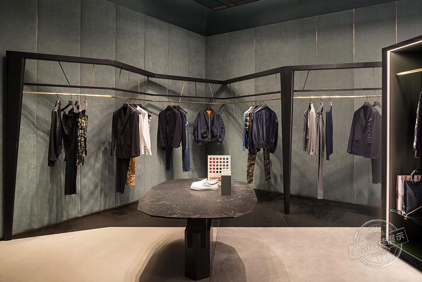 高端服装展柜