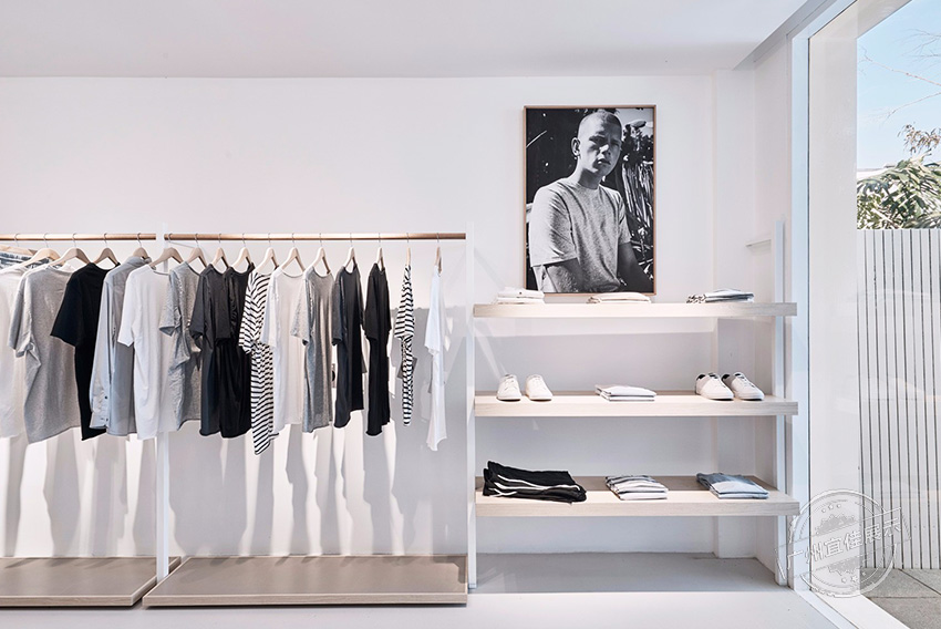 烤漆服装展柜