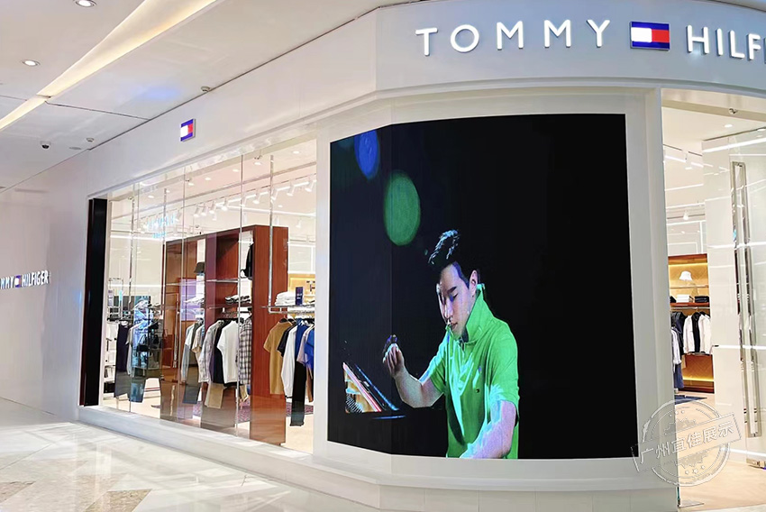 Tommy 服装展柜