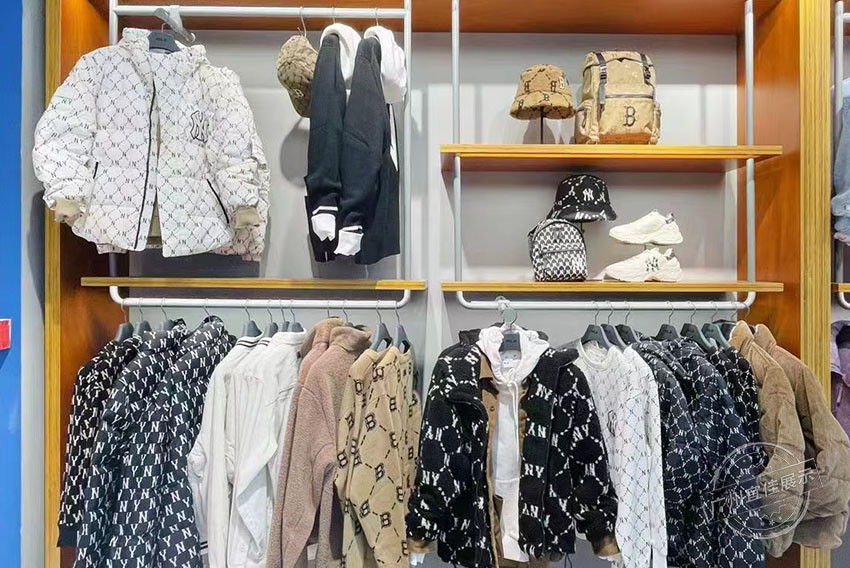 Tommy 服装展柜