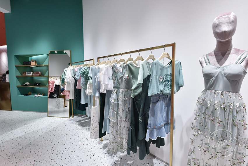 DOTACOKO 服装展柜（深圳海岸城店）