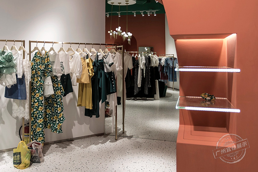 DOTACOKO 服装展柜（深圳海岸城店）