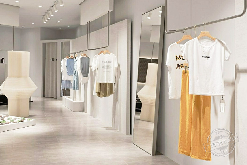 MR&ER品牌 服装展柜