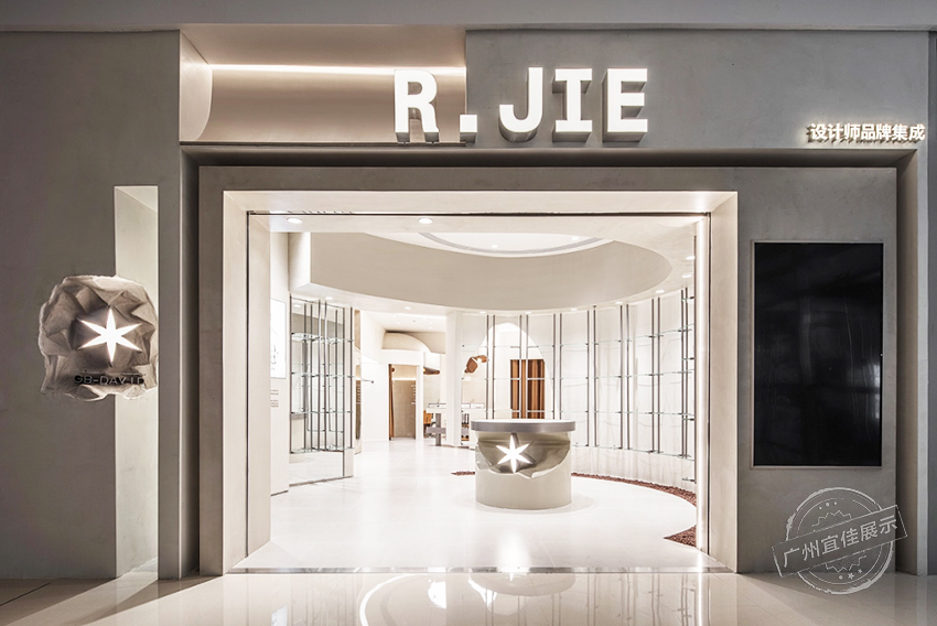 买手店R.JIE 服装展柜