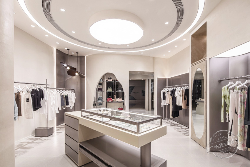 买手店R.JIE 服装展柜