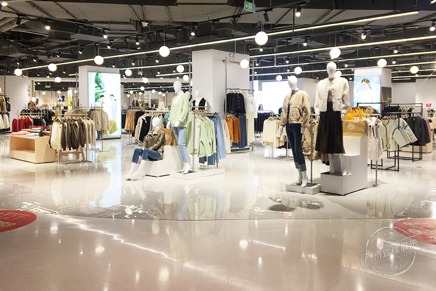 CA 服装展柜（佛山宝港奥莱专卖店）