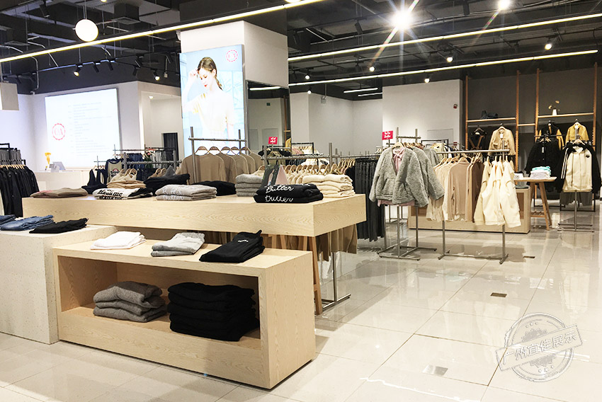 CA 服装展柜（佛山宝港奥莱专卖店）