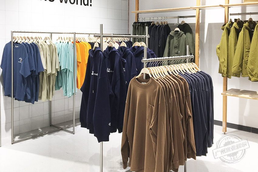 CA 服装展柜（佛山宝港奥莱专卖店）