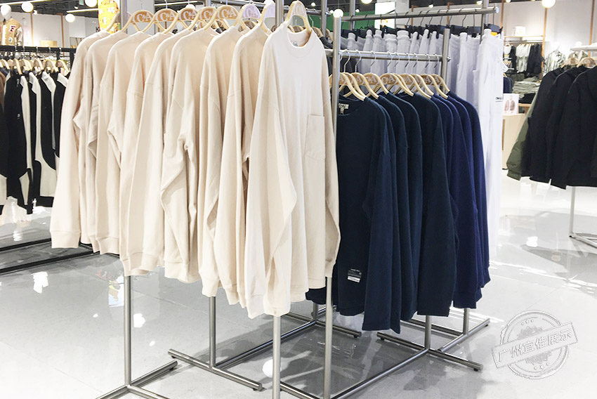 CA 服装展柜（佛山宝港奥莱专卖店）
