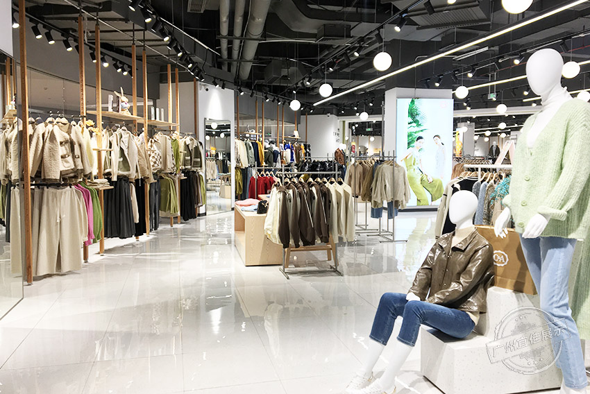 CA 服装展柜（佛山宝港奥莱专卖店）