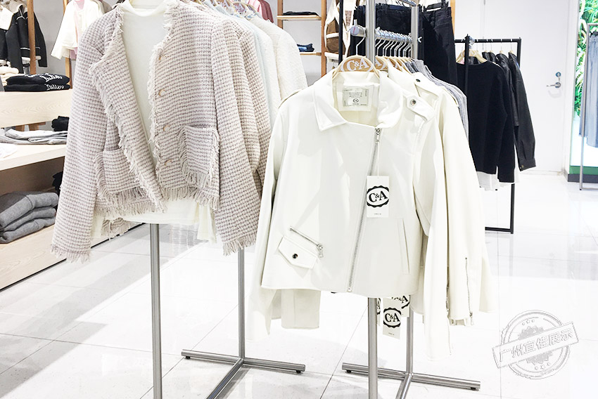 CA 服装展柜（佛山宝港奥莱专卖店）