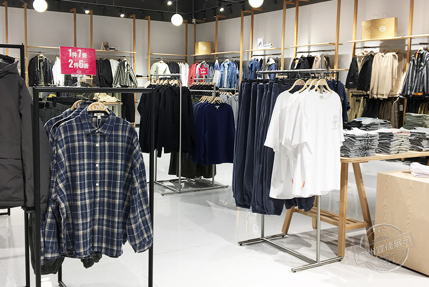 CA 服装展柜（佛山宝港奥莱专卖店）