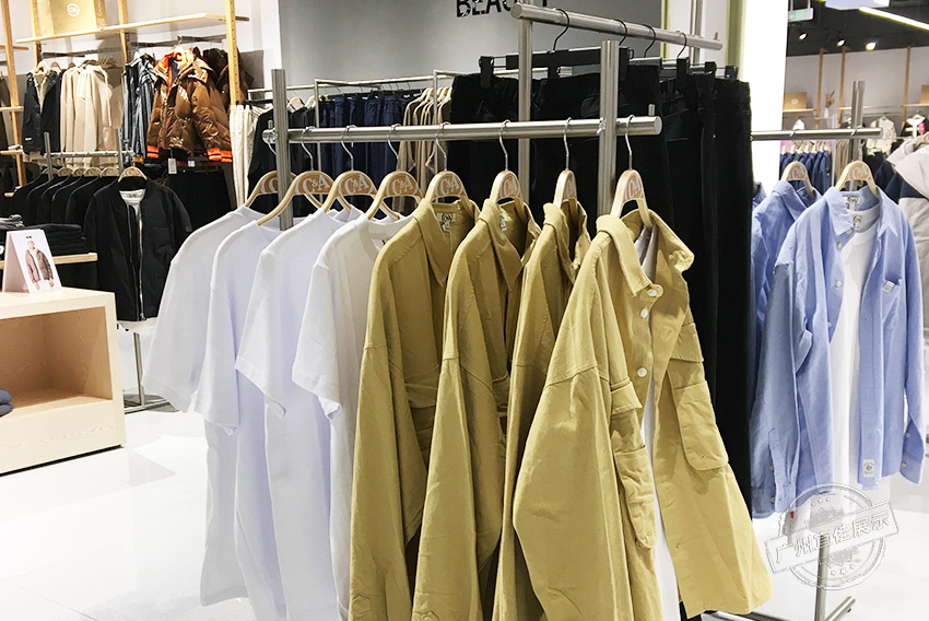 CA 服装展柜（佛山宝港奥莱专卖店）