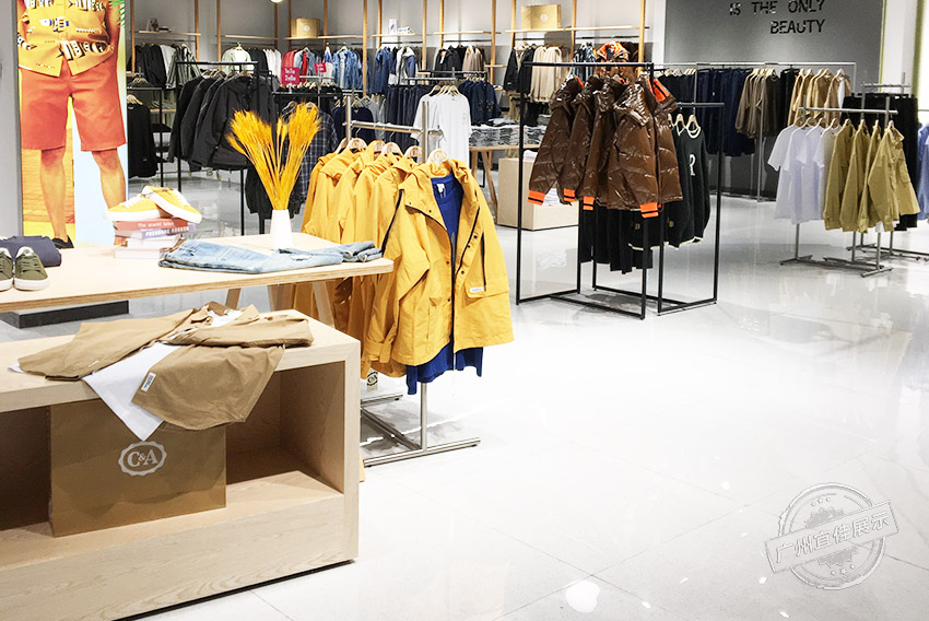 CA 服装展柜（佛山宝港奥莱专卖店）