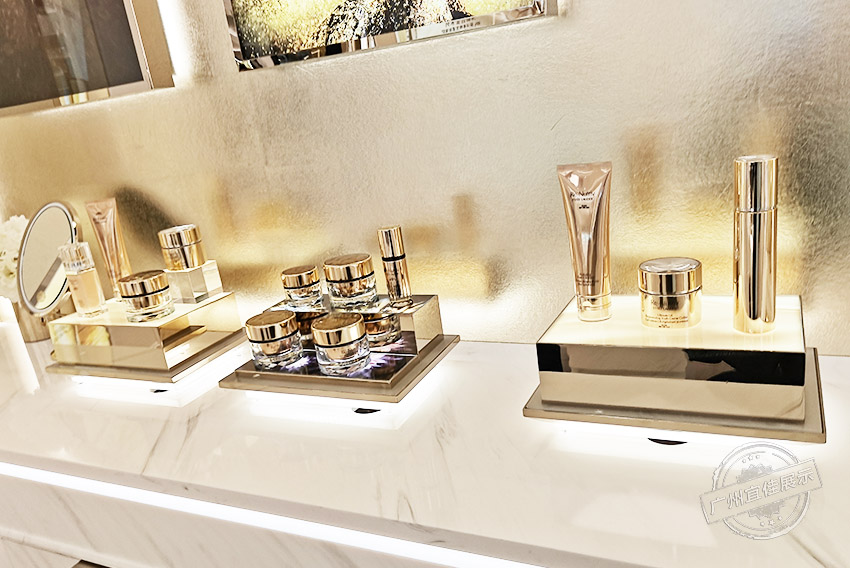 雅诗兰黛Estee Lauder 化妆品展柜