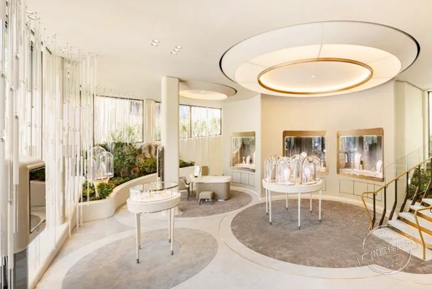 梵克雅宝Van Cleef&Arpels 珠宝展柜
