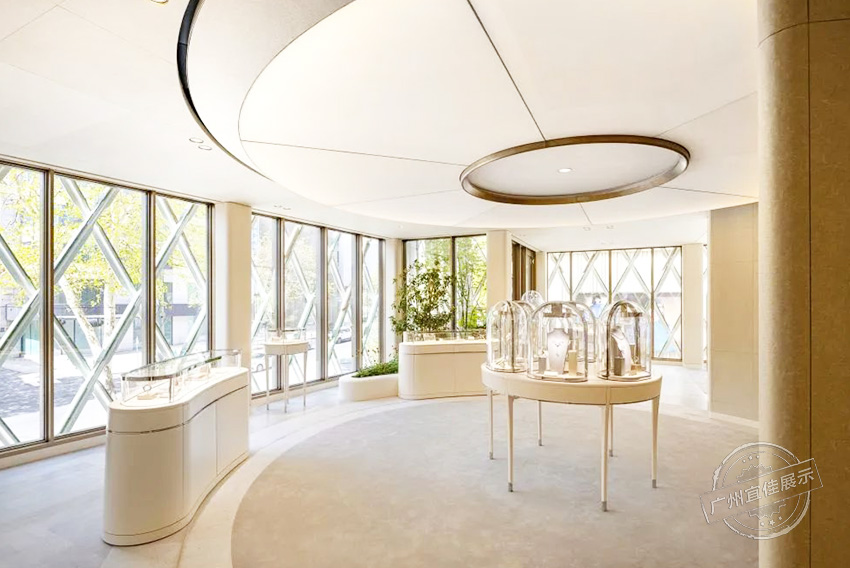 梵克雅宝Van Cleef&Arpels 珠宝展柜