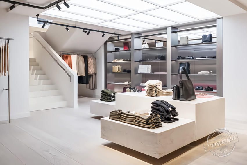 H&M 服装展柜