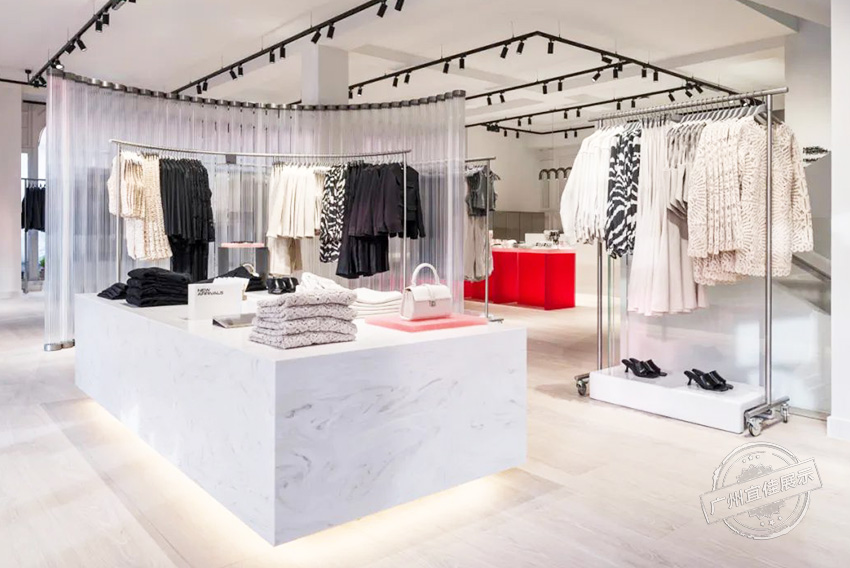 H&M 服装展柜