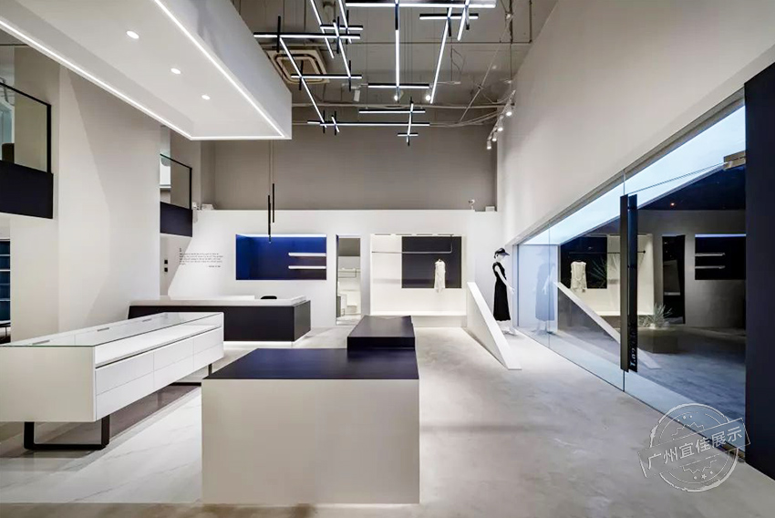 Ravent.T女装店 服装展柜