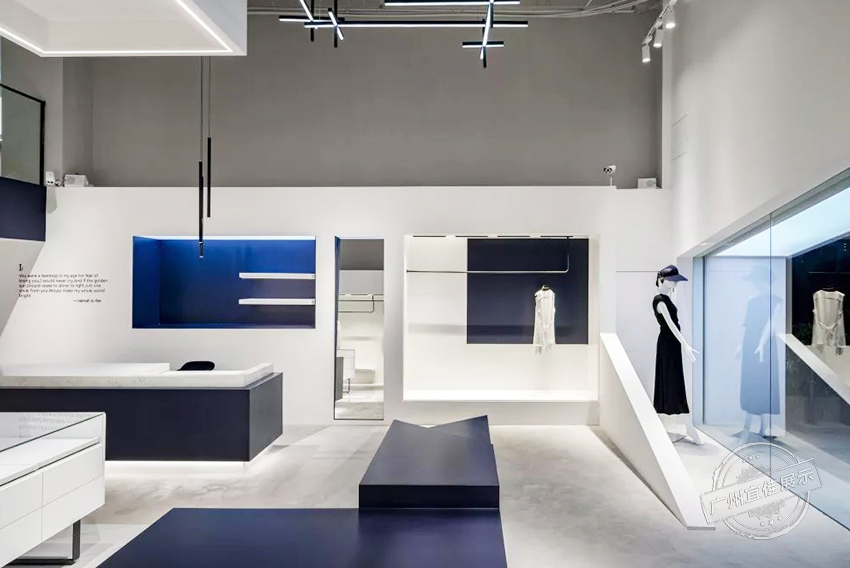 Ravent.T女装店 服装展柜