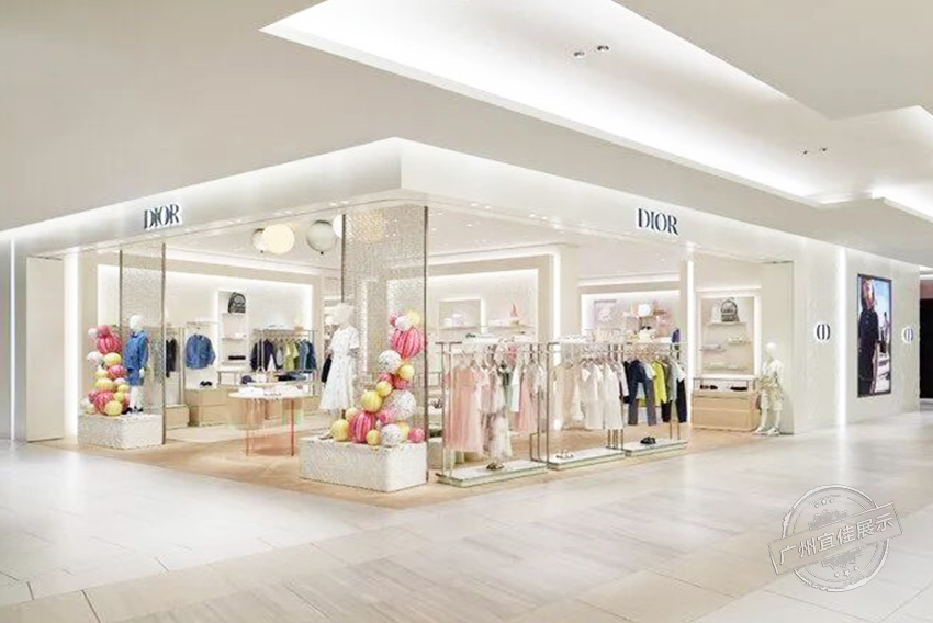 Baby Dior精品店 服装展柜