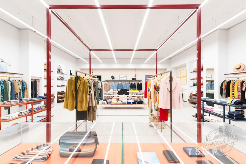 Paul Smith 服装展柜
