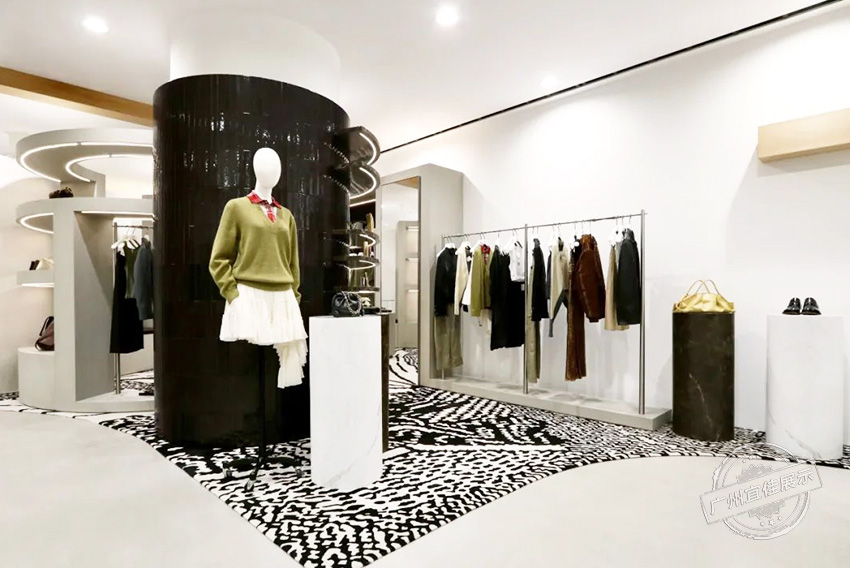 Loewe罗意威 服装展柜