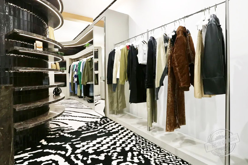 Loewe罗意威 服装展柜