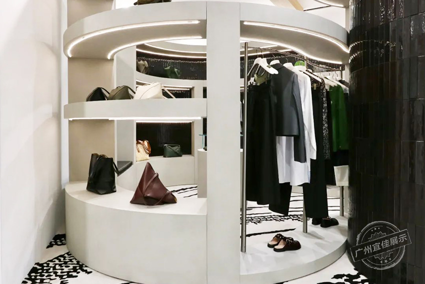 Loewe罗意威 服装展柜