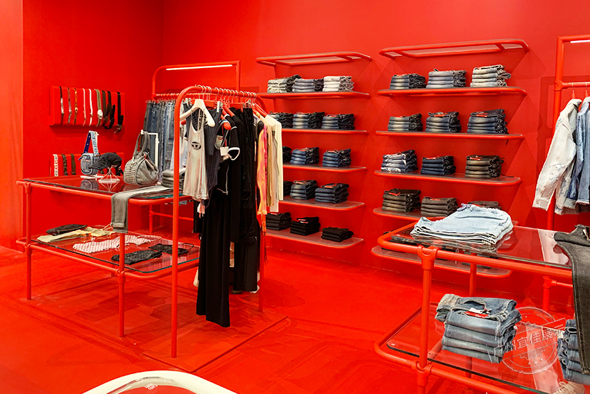 DIESEL丹宁 服装展柜