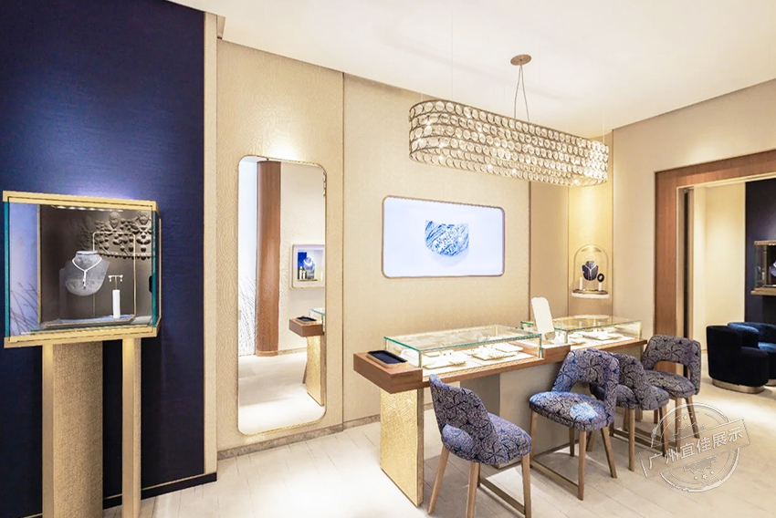 CHAUMET 珠宝展示柜
