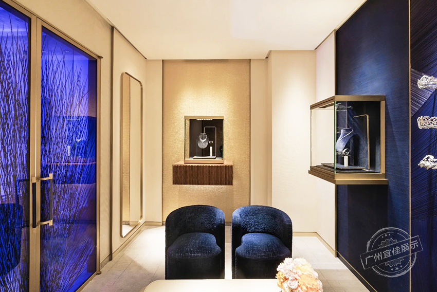 CHAUMET 珠宝展示柜
