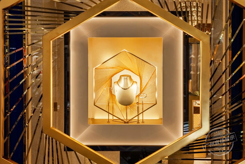 CHAUMET 珠宝展示柜