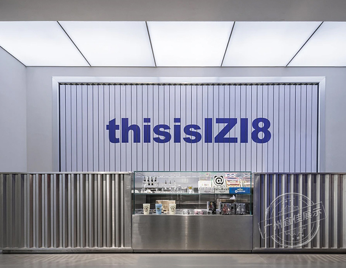 ThisisIZI8克莱因蓝 服装展柜