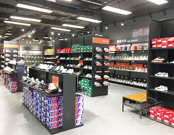 运动品牌 服装展柜（佛山宝港奥莱集合店）