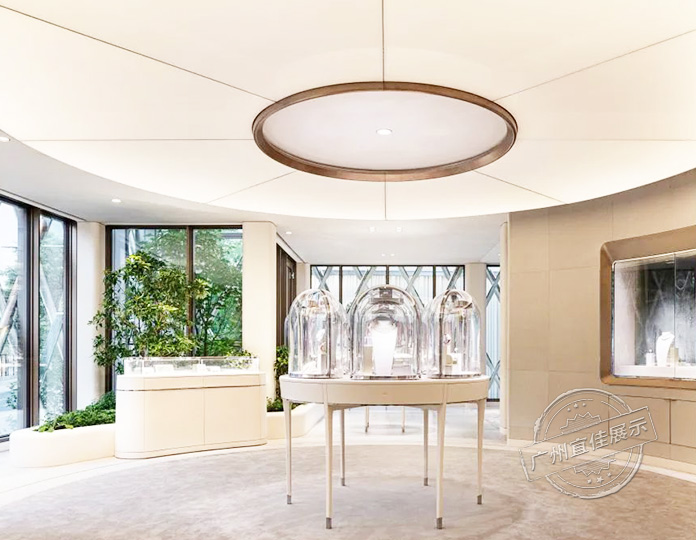 梵克雅宝Van Cleef&Arpels 珠宝展柜