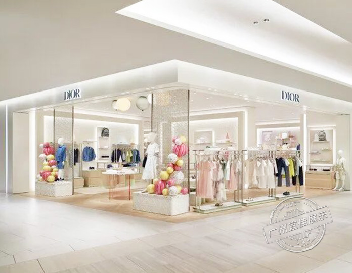 Baby Dior精品店 服装展柜