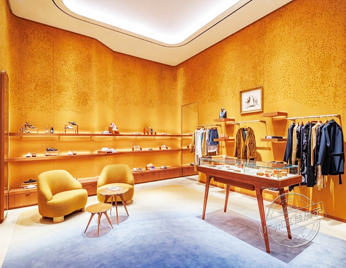 HERMES 高端服装展柜定制